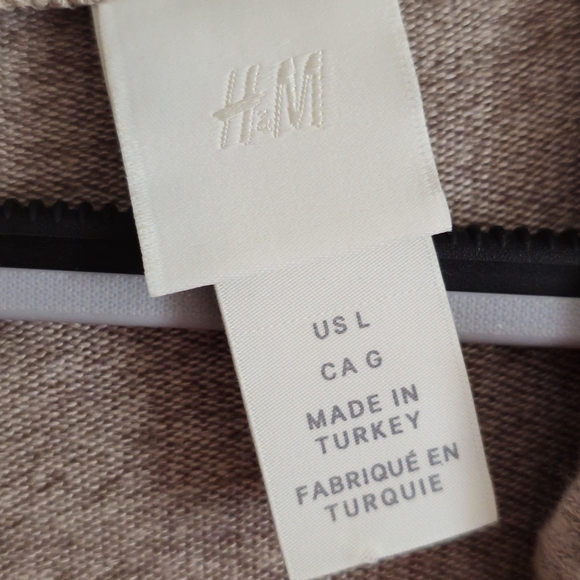 H&M Beige & Gold Button Fine-Knit Mock Neck Sweater Size Large - Picture 4 of 7
